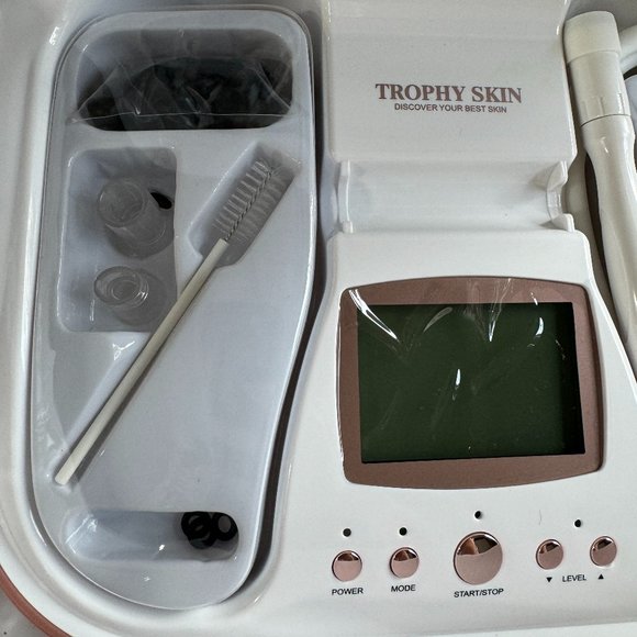 Trophy Skin Microdermabrasion Skin Care System - Picture 4 of 6